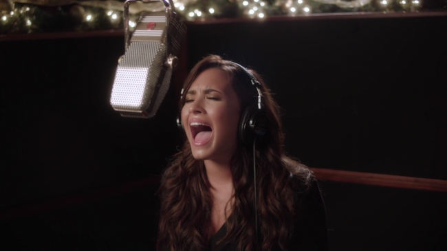 Demi_Lovato_-_Silent_Night_28Honda_Civic_Tour_Holiday_Special29_mp42943.png