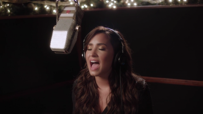 Demi_Lovato_-_Silent_Night_28Honda_Civic_Tour_Holiday_Special29_mp43161.png