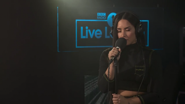 Demi_Lovato_-_Skyscraper_in_the_Live_Lounge_mp40152.png
