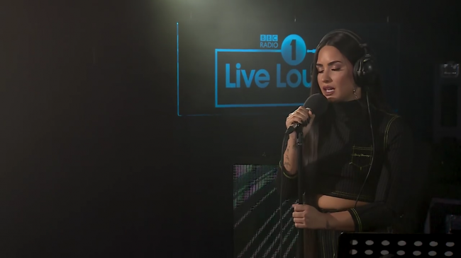 Demi_Lovato_-_Skyscraper_in_the_Live_Lounge_mp40671.png