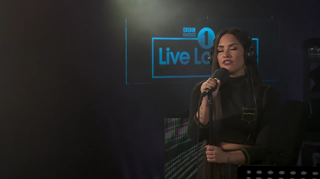 Demi_Lovato_-_Skyscraper_in_the_Live_Lounge_mp40943.png