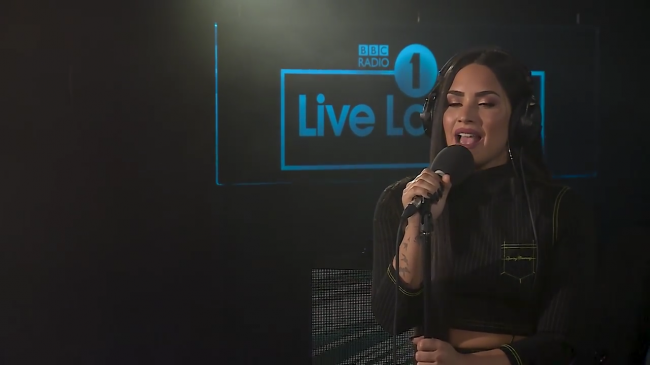 Demi_Lovato_-_Skyscraper_in_the_Live_Lounge_mp41072.png