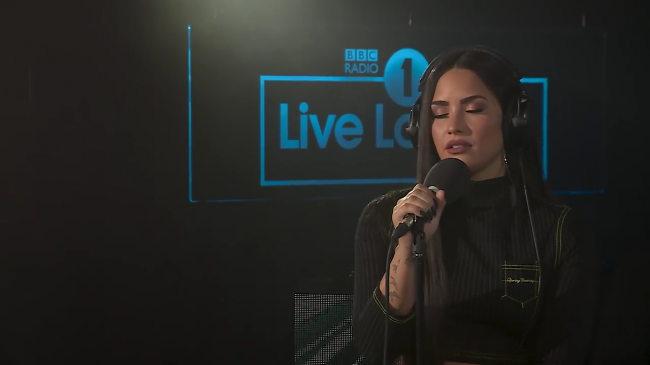 Demi_Lovato_-_Skyscraper_in_the_Live_Lounge_mp41168.png