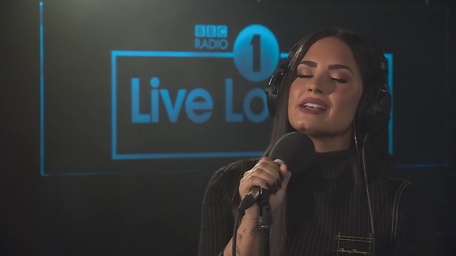 Demi_Lovato_-_Skyscraper_in_the_Live_Lounge_mp41487.png