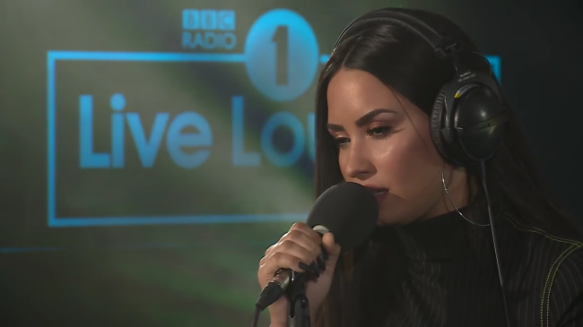 Demi_Lovato_-_Skyscraper_in_the_Live_Lounge_mp42016.png