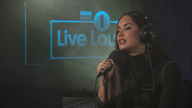 Demi_Lovato_-_Skyscraper_in_the_Live_Lounge_mp42943.png