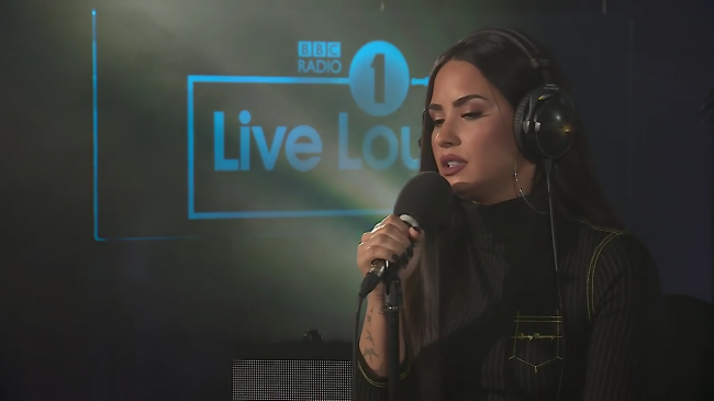 Demi_Lovato_-_Skyscraper_in_the_Live_Lounge_mp42968.png