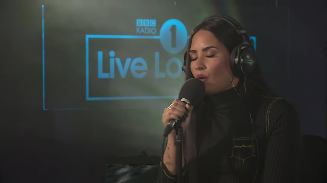 Demi_Lovato_-_Skyscraper_in_the_Live_Lounge_mp43000.png
