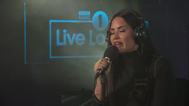 Demi_Lovato_-_Skyscraper_in_the_Live_Lounge_mp43007.png