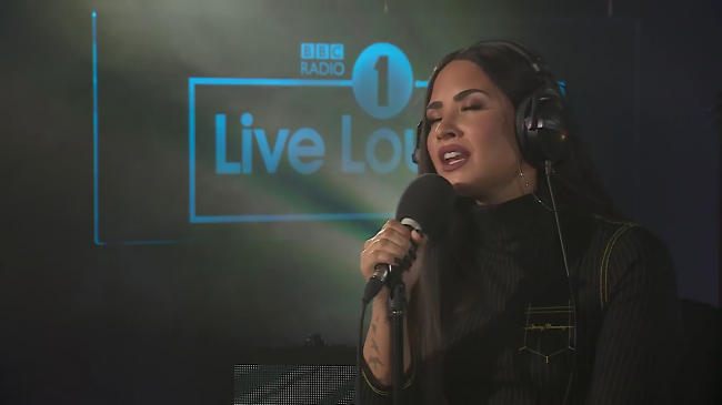 Demi_Lovato_-_Skyscraper_in_the_Live_Lounge_mp43032.png