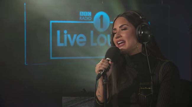 Demi_Lovato_-_Skyscraper_in_the_Live_Lounge_mp43064.png
