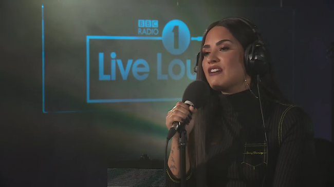 Demi_Lovato_-_Skyscraper_in_the_Live_Lounge_mp43160.png