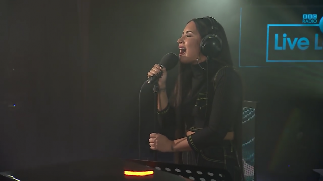 Demi_Lovato_-_Skyscraper_in_the_Live_Lounge_mp45096.png