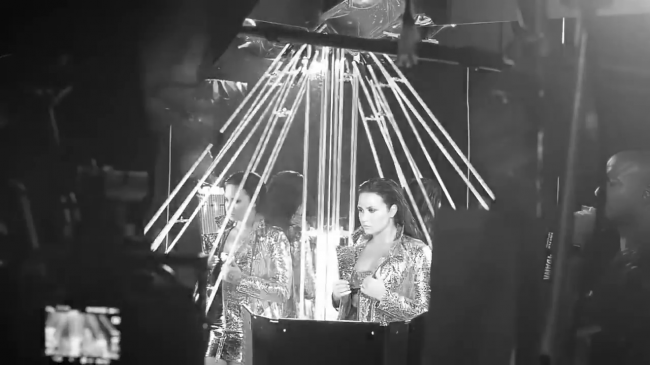 Demi_Lovato_-_Tell_Me_You_Love_Me_Photoshoot_28Behind_The_Scenes29_mp40158.png