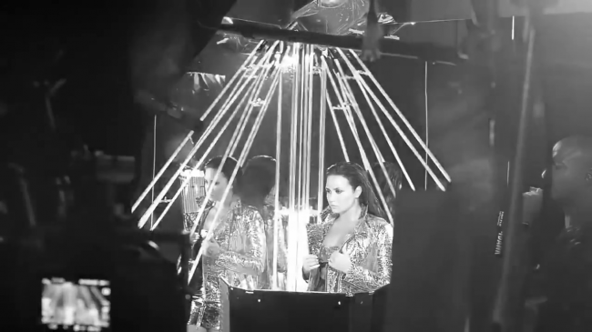 Demi_Lovato_-_Tell_Me_You_Love_Me_Photoshoot_28Behind_The_Scenes29_mp40159.png