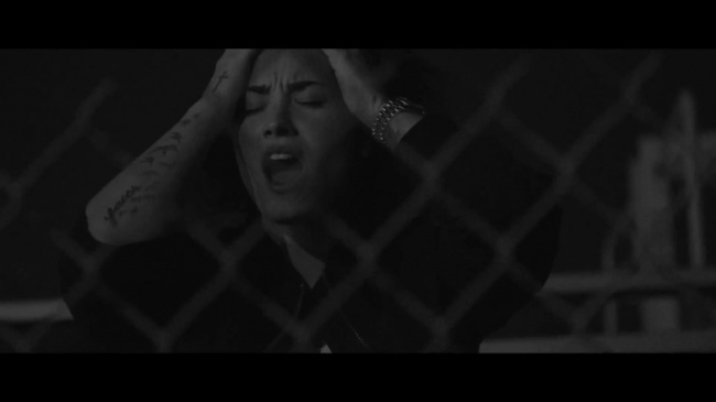 Demi_Lovato_-_Waitin_for_You_28Official_Video29_28Explicit29_ft__Sirah_311.jpg