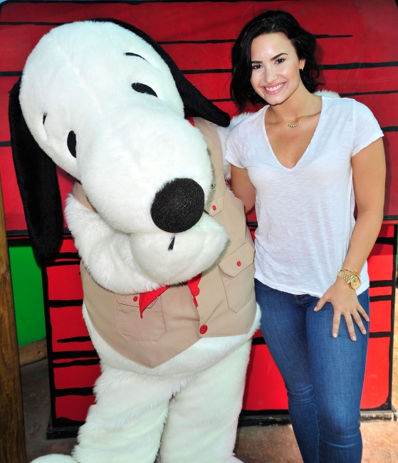 Demi_Lovato_08-34.jpg