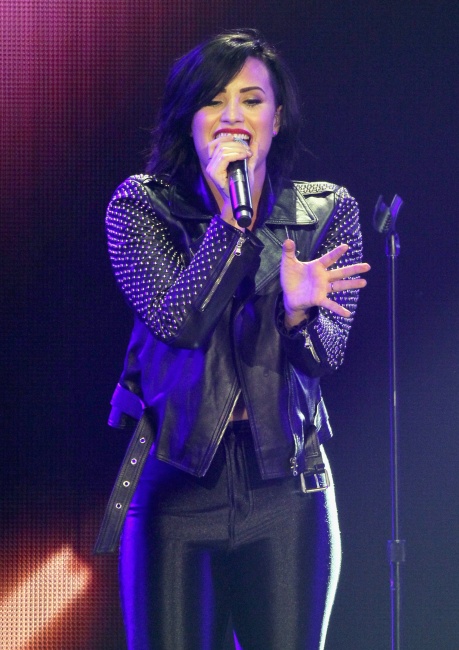 Demi_Lovato_49-8~0.jpg