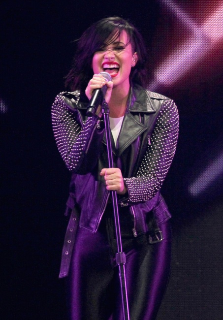 Demi_Lovato_8-16.jpg