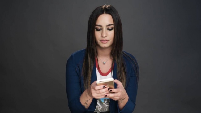 Demi_Lovato_Gets_Her_Phone_Hacked_-_Glamour5Bvia_torchbrowser_com5D_28129_mp40968.jpg