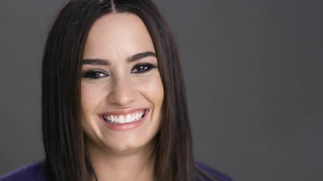 Demi_Lovato_Gets_Her_Phone_Hacked_-_Glamour5Bvia_torchbrowser_com5D_28129_mp41423.jpg