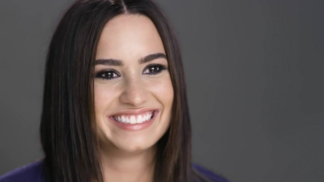 Demi_Lovato_Gets_Her_Phone_Hacked_-_Glamour5Bvia_torchbrowser_com5D_28129_mp41430.jpg