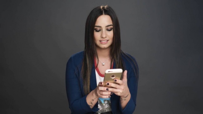 Demi_Lovato_Gets_Her_Phone_Hacked_-_Glamour5Bvia_torchbrowser_com5D_28129_mp41947.jpg