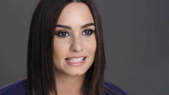 Demi_Lovato_Gets_Her_Phone_Hacked_-_Glamour5Bvia_torchbrowser_com5D_28129_mp42225.jpg