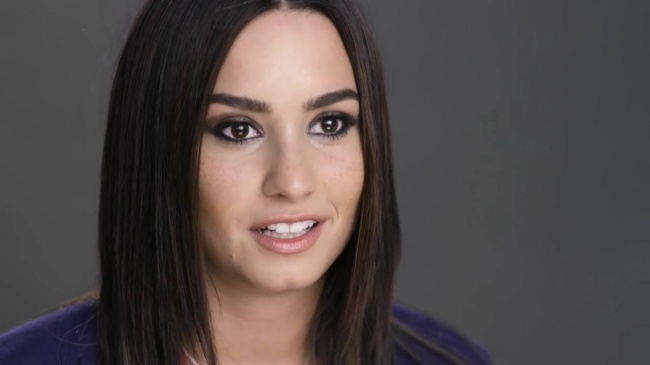Demi_Lovato_Gets_Her_Phone_Hacked_-_Glamour5Bvia_torchbrowser_com5D_28129_mp42247.jpg