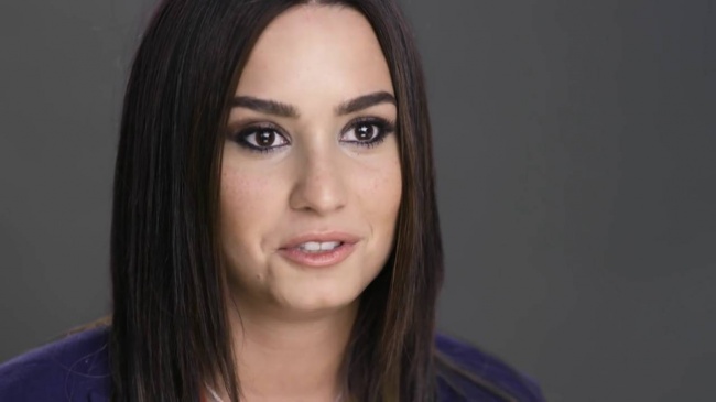 Demi_Lovato_Gets_Her_Phone_Hacked_-_Glamour5Bvia_torchbrowser_com5D_28129_mp42256.jpg