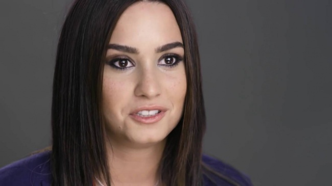Demi_Lovato_Gets_Her_Phone_Hacked_-_Glamour5Bvia_torchbrowser_com5D_28129_mp42257.jpg