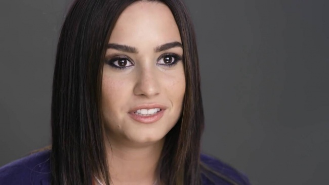 Demi_Lovato_Gets_Her_Phone_Hacked_-_Glamour5Bvia_torchbrowser_com5D_28129_mp42258.jpg