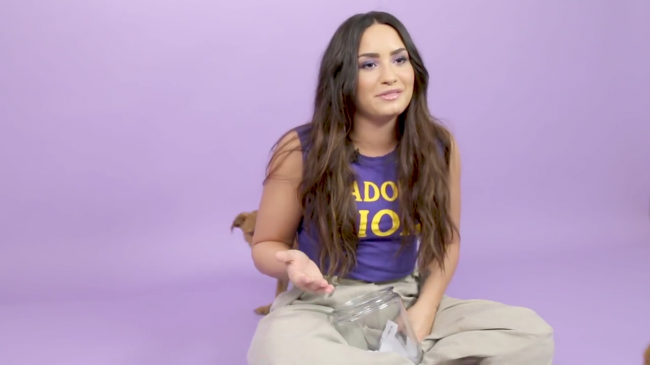 Demi_Lovato_Plays_With_Puppies_28While_Answering_Fan_Questions295Bvia_torchbrowser_com5D_mp410024.png