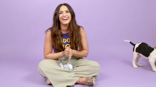 Demi_Lovato_Plays_With_Puppies_28While_Answering_Fan_Questions295Bvia_torchbrowser_com5D_mp42129.png