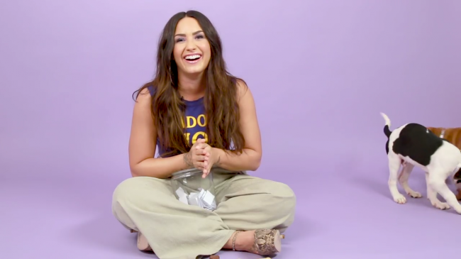 Demi_Lovato_Plays_With_Puppies_28While_Answering_Fan_Questions295Bvia_torchbrowser_com5D_mp42135.png