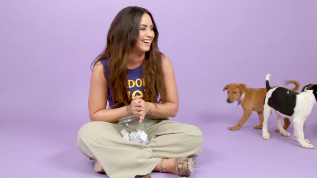 Demi_Lovato_Plays_With_Puppies_28While_Answering_Fan_Questions295Bvia_torchbrowser_com5D_mp42152.png