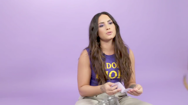 Demi_Lovato_Plays_With_Puppies_28While_Answering_Fan_Questions295Bvia_torchbrowser_com5D_mp42473.png