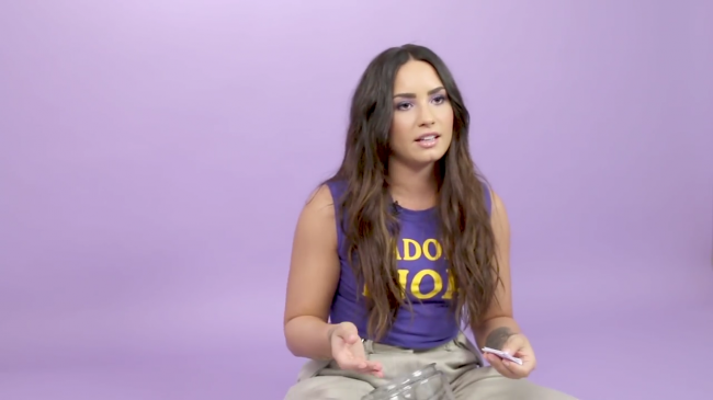 Demi_Lovato_Plays_With_Puppies_28While_Answering_Fan_Questions295Bvia_torchbrowser_com5D_mp42559.png