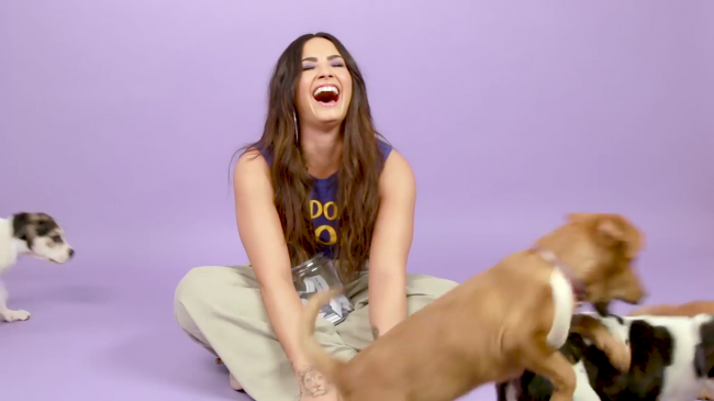 Demi_Lovato_Plays_With_Puppies_28While_Answering_Fan_Questions295Bvia_torchbrowser_com5D_mp43608.png