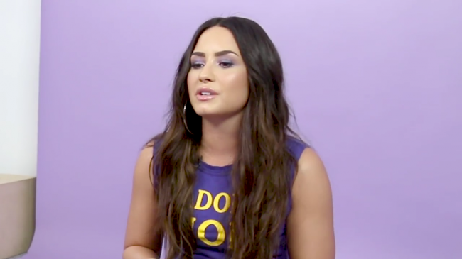Demi_Lovato_Plays_With_Puppies_28While_Answering_Fan_Questions295Bvia_torchbrowser_com5D_mp43968.png