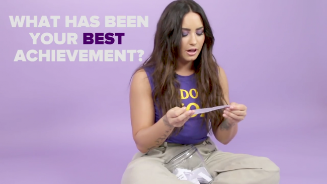 Demi_Lovato_Plays_With_Puppies_28While_Answering_Fan_Questions295Bvia_torchbrowser_com5D_mp44136.png