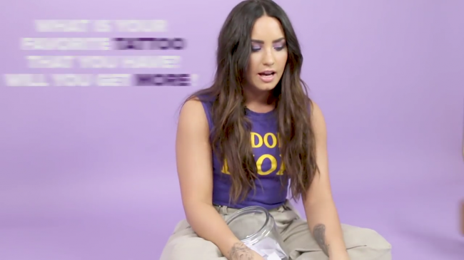 Demi_Lovato_Plays_With_Puppies_28While_Answering_Fan_Questions295Bvia_torchbrowser_com5D_mp44584.png