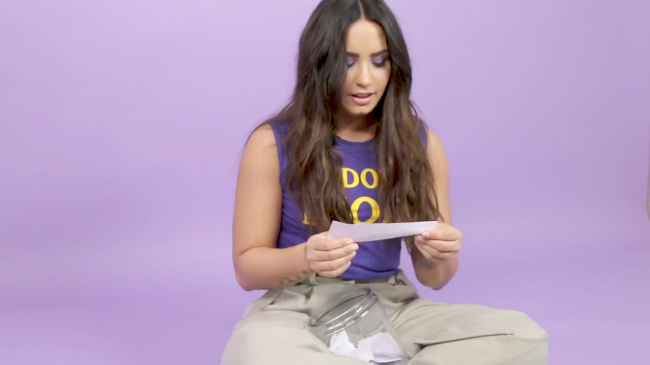 Demi_Lovato_Plays_With_Puppies_28While_Answering_Fan_Questions295Bvia_torchbrowser_com5D_mp44857.png