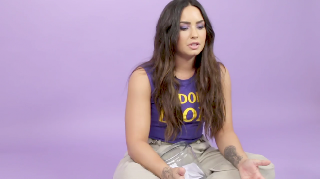 Demi_Lovato_Plays_With_Puppies_28While_Answering_Fan_Questions295Bvia_torchbrowser_com5D_mp45281.png