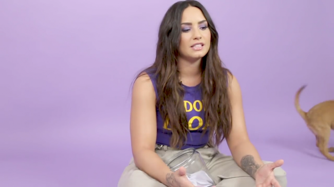 Demi_Lovato_Plays_With_Puppies_28While_Answering_Fan_Questions295Bvia_torchbrowser_com5D_mp45608.png
