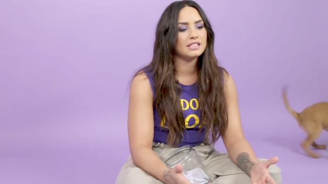 Demi_Lovato_Plays_With_Puppies_28While_Answering_Fan_Questions295Bvia_torchbrowser_com5D_mp45609.png