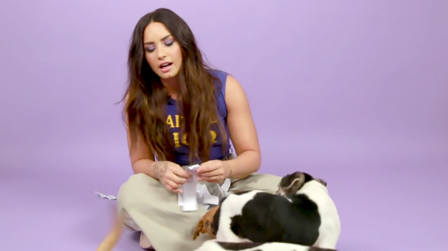 Demi_Lovato_Plays_With_Puppies_28While_Answering_Fan_Questions295Bvia_torchbrowser_com5D_mp46224.png