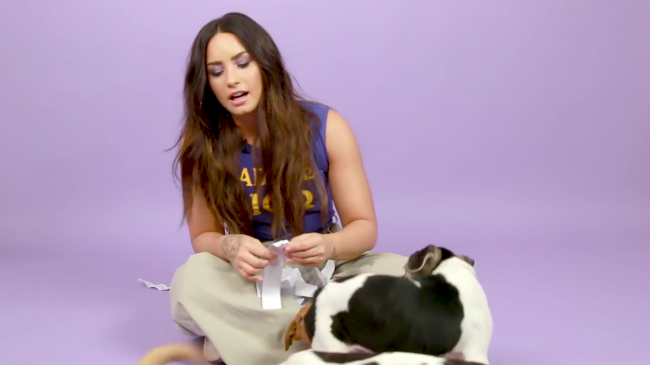 Demi_Lovato_Plays_With_Puppies_28While_Answering_Fan_Questions295Bvia_torchbrowser_com5D_mp46225.png