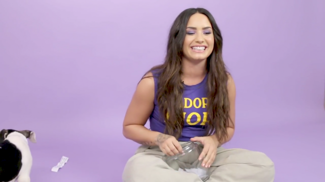 Demi_Lovato_Plays_With_Puppies_28While_Answering_Fan_Questions295Bvia_torchbrowser_com5D_mp47465.png