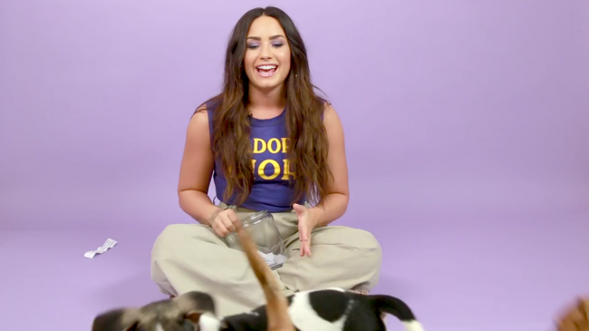 Demi_Lovato_Plays_With_Puppies_28While_Answering_Fan_Questions295Bvia_torchbrowser_com5D_mp47569.png